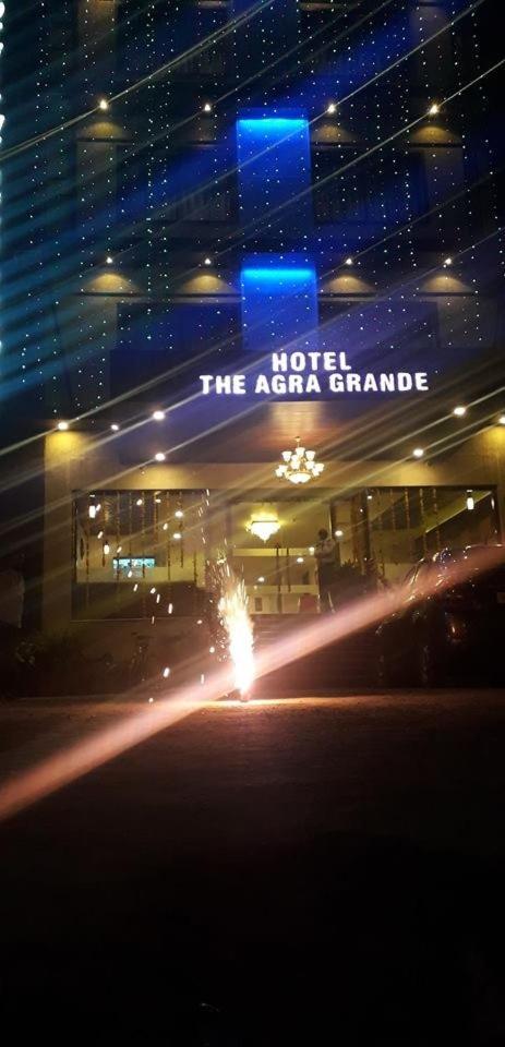 Hotel Agra Grande By Goyal Hoteliers Екстериор снимка