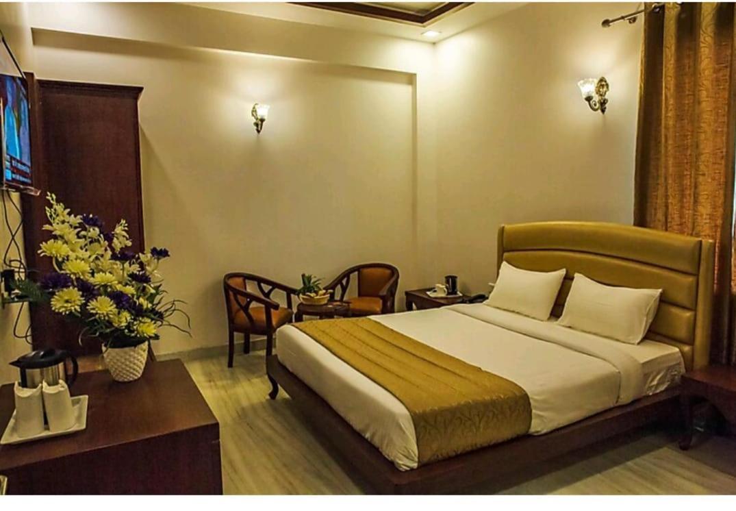 Hotel Agra Grande By Goyal Hoteliers Екстериор снимка
