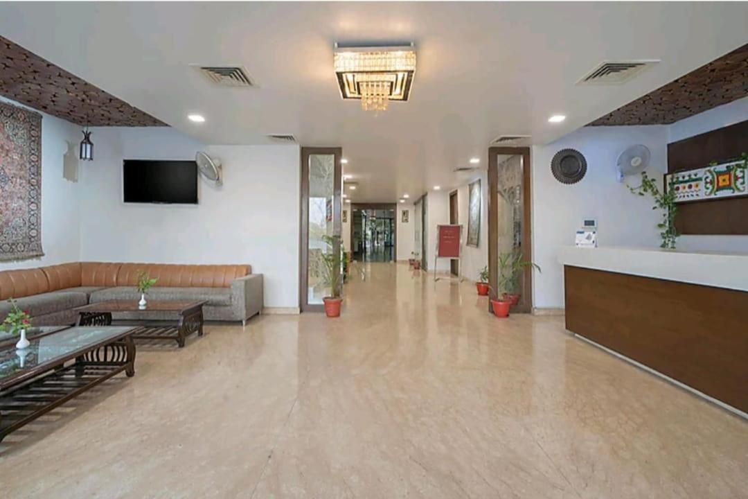 Hotel Agra Grande By Goyal Hoteliers Екстериор снимка