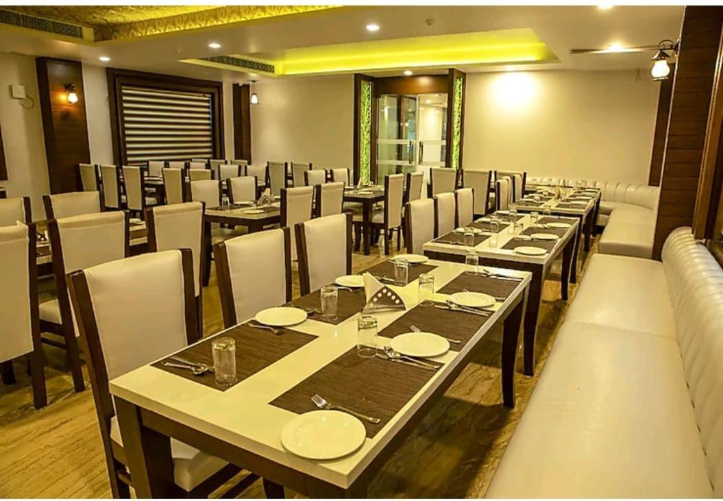 Hotel Agra Grande By Goyal Hoteliers Екстериор снимка