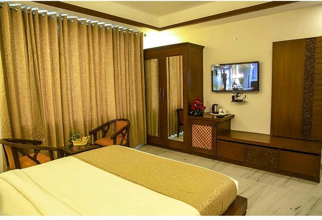 Hotel Agra Grande By Goyal Hoteliers Екстериор снимка
