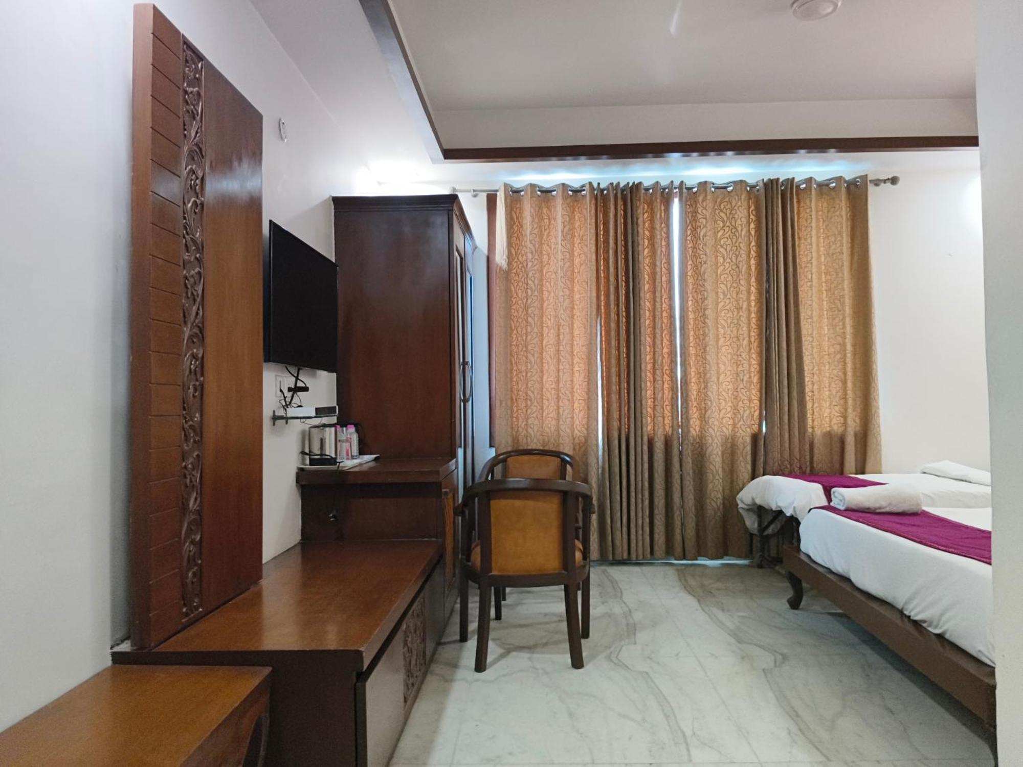 Hotel Agra Grande By Goyal Hoteliers Екстериор снимка